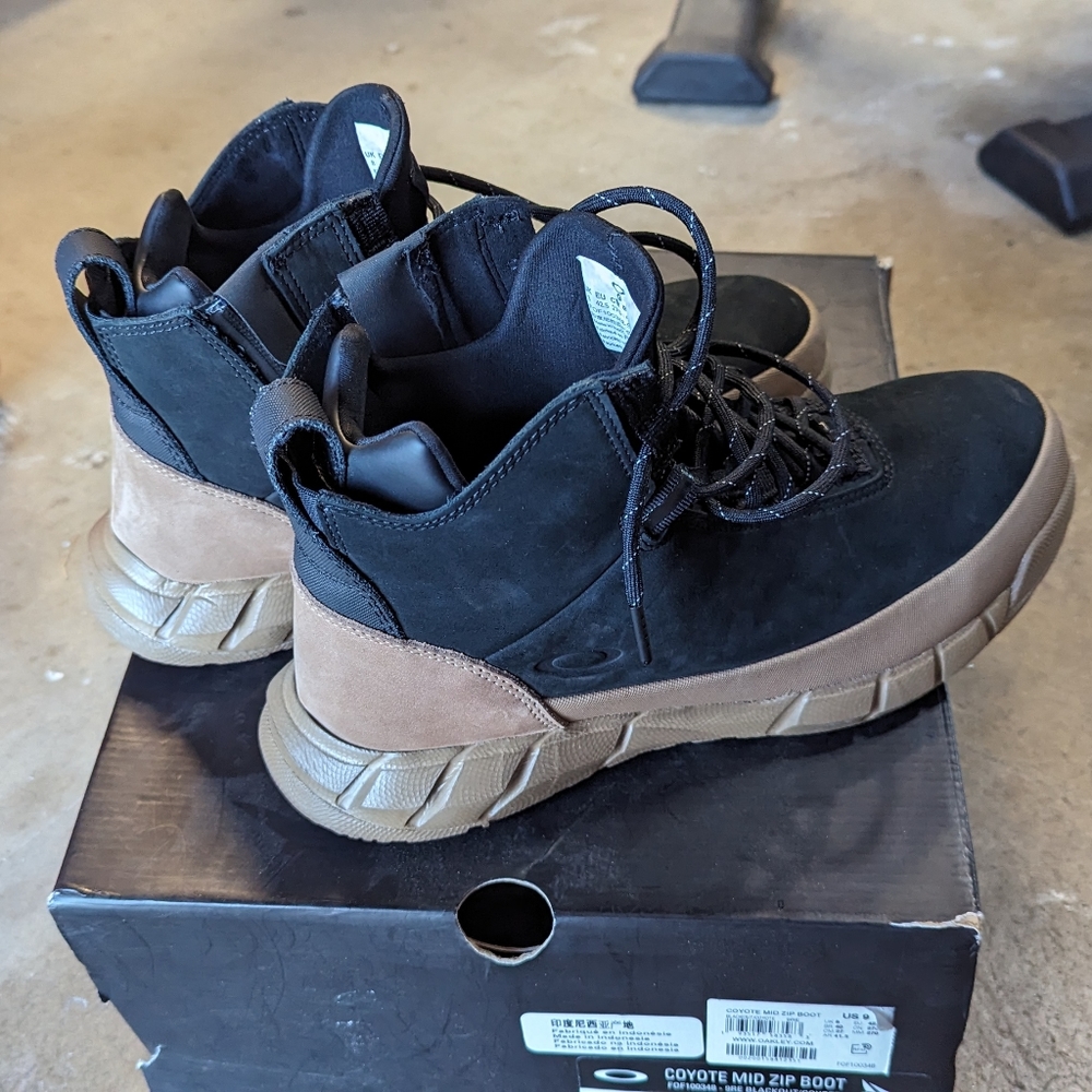 Oakley Mid Zip Boots
